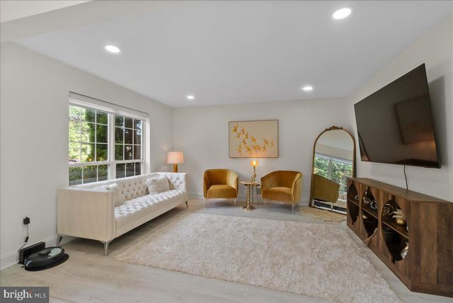 13 COTTONWOOD DR, Jackson, NJ 08527