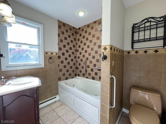 66 New York Ave, Jefferson Twp., NJ 07849
