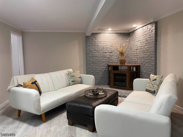 66 New York Ave, Jefferson Twp., NJ 07849