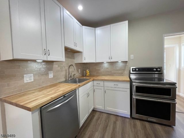 66 New York Ave, Jefferson Twp., NJ 07849
