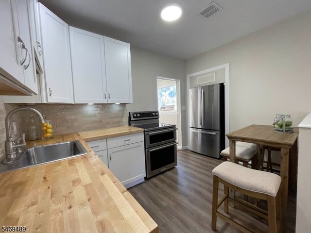 66 New York Ave, Jefferson Twp., NJ 07849