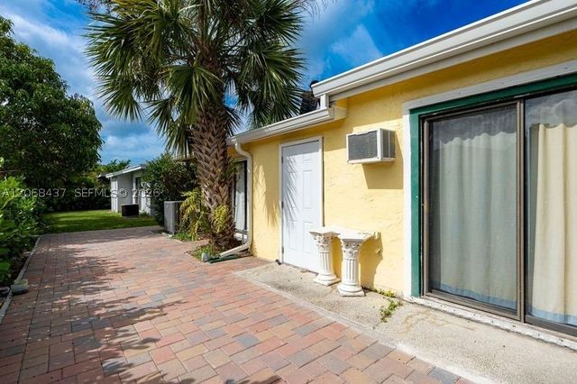 7507 N Ace Rd N, Lake Worth, FL 33467