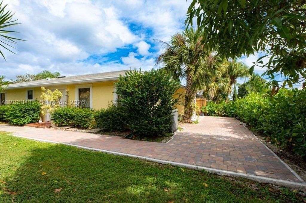 7507 N Ace Rd N, Lake Worth, FL 33467