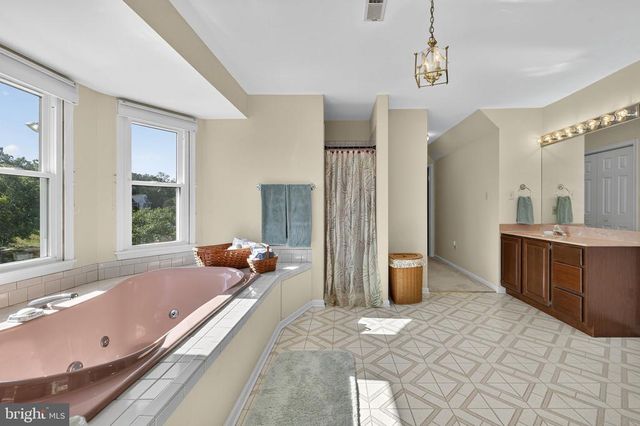 8056 GRIFFINSBURG RD, Boston, VA 22713