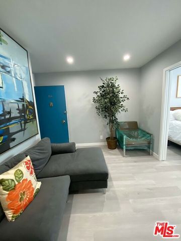 425 S Kenmore Avenue 214, Los Angeles, CA 90020