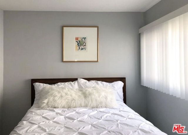 425 S Kenmore Avenue 214, Los Angeles, CA 90020