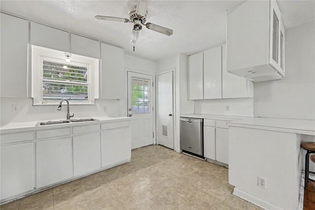 626 Pennington Dr, Corpus Christi, TX 78412