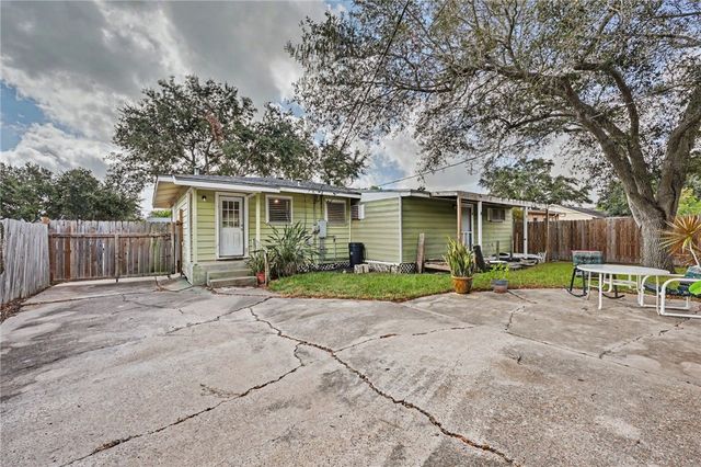 626 Pennington Dr, Corpus Christi, TX 78412
