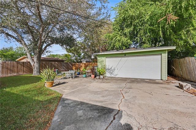 626 Pennington Dr, Corpus Christi, TX 78412