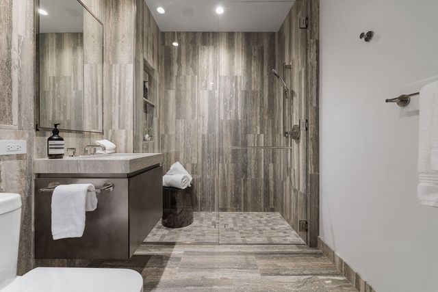 682 Atlantic Ave 38E, Boston, MA 02111