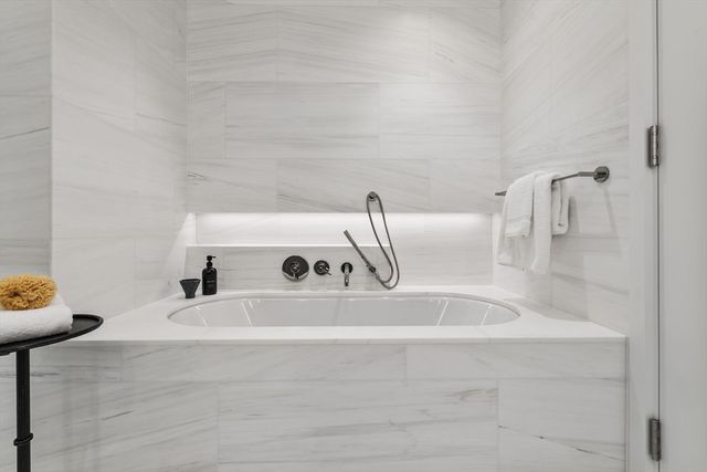 682 Atlantic Ave 38E, Boston, MA 02111