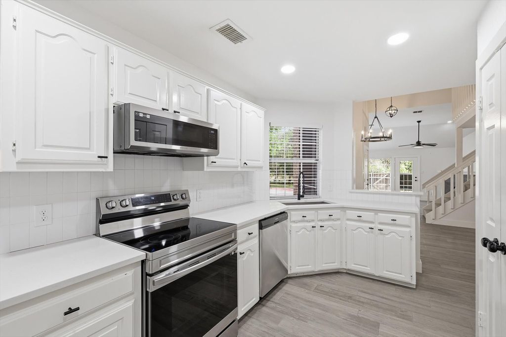 381 Arbor Lane, Euless, TX 76039