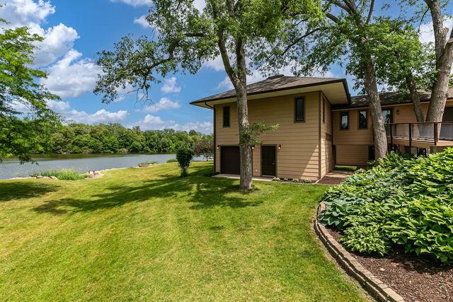 2642 250th Street, De Witt, IA 52472