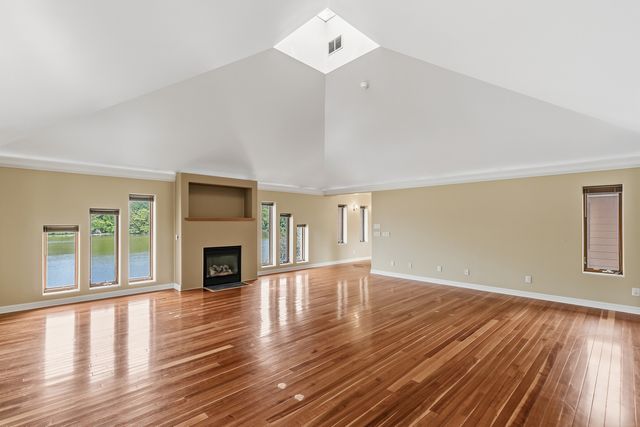 2642 250th Street, De Witt, IA 52472