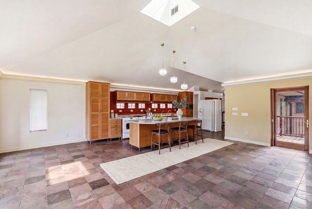 2642 250th Street, De Witt, IA 52472