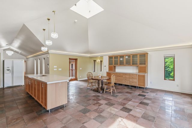 2642 250th Street, De Witt, IA 52472