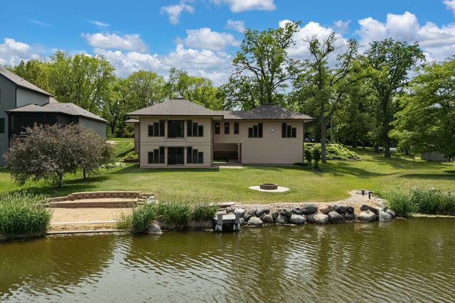 2642 250th Street, De Witt, IA 52472