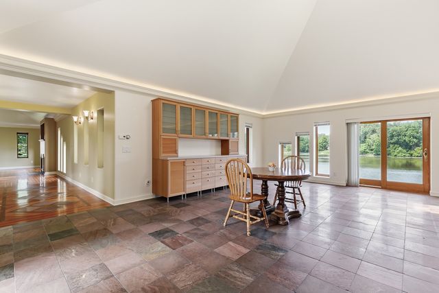 2642 250th Street, De Witt, IA 52472