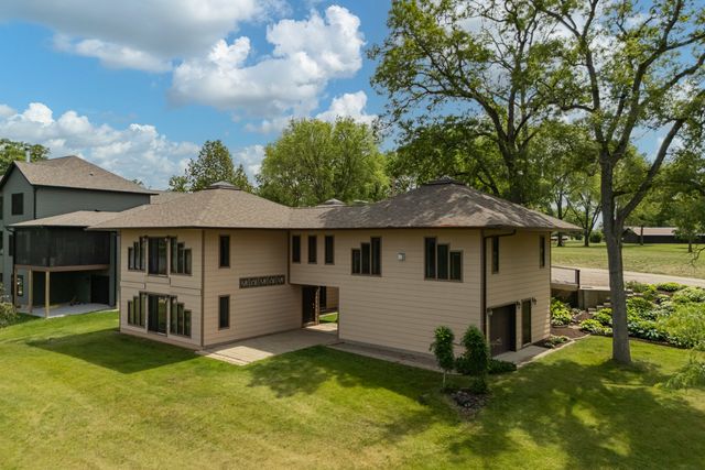 2642 250th Street, De Witt, IA 52472