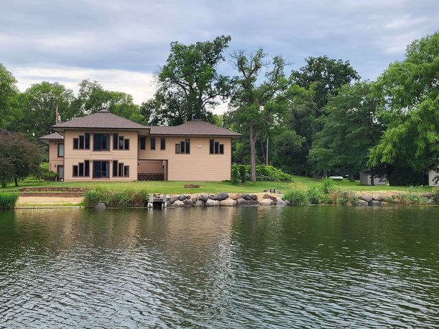 2642 250th Street, De Witt, IA 52472