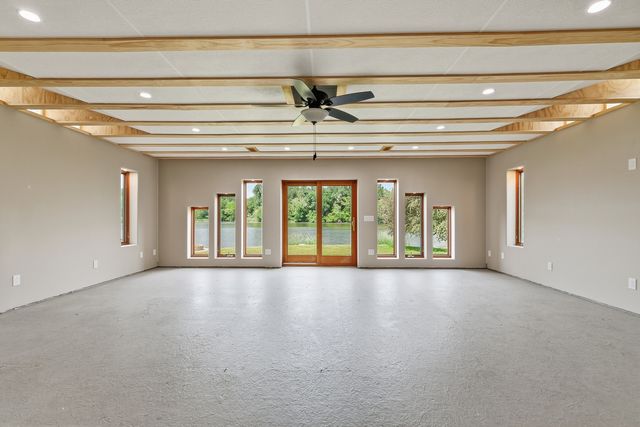 2642 250th Street, De Witt, IA 52472