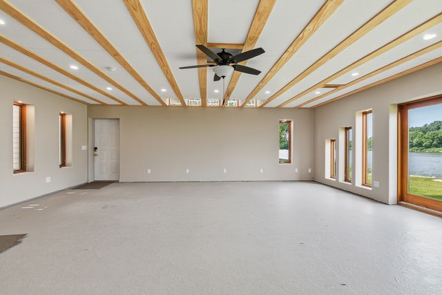 2642 250th Street, De Witt, IA 52472