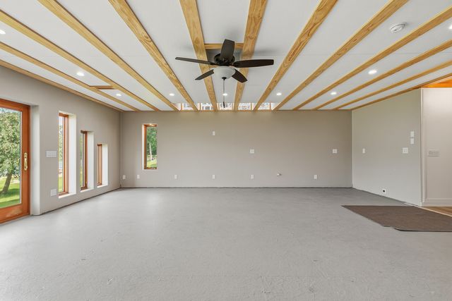 2642 250th Street, De Witt, IA 52472