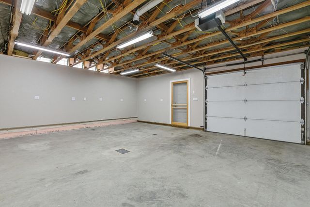2642 250th Street, De Witt, IA 52472