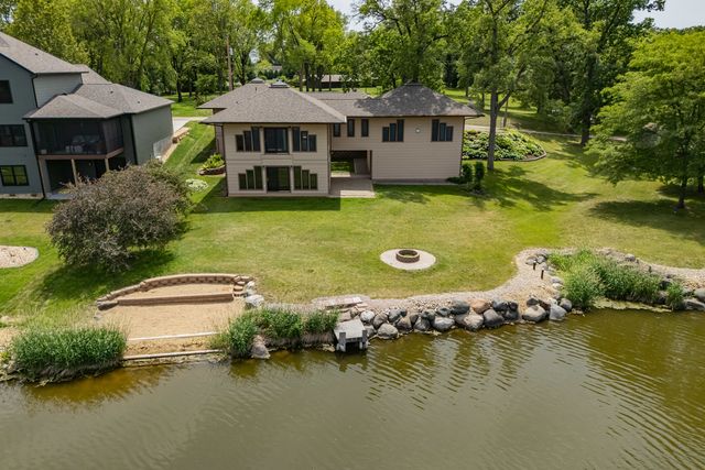 2642 250th Street, De Witt, IA 52472