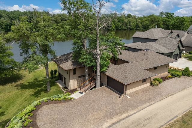2642 250th Street, De Witt, IA 52472