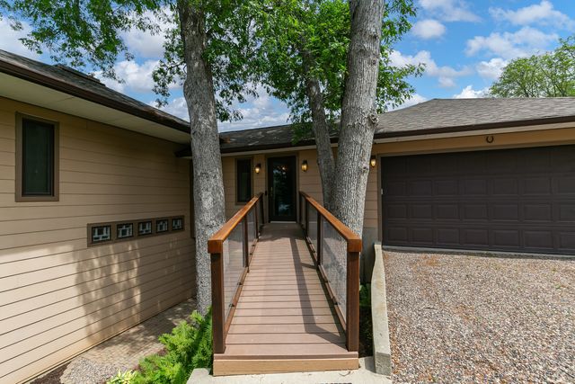 2642 250th Street, De Witt, IA 52472