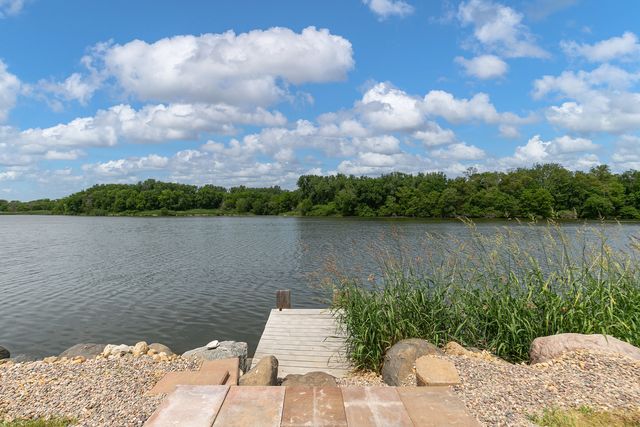 2642 250th Street, De Witt, IA 52472