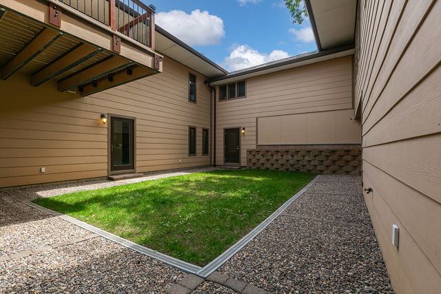 2642 250th Street, De Witt, IA 52472