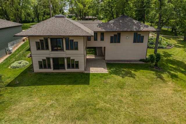 2642 250th Street, De Witt, IA 52472