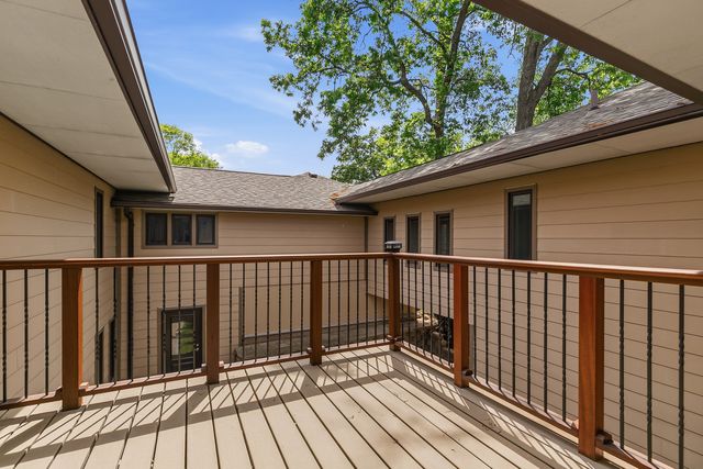 2642 250th Street, De Witt, IA 52472