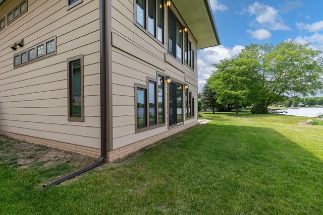 2642 250th Street, De Witt, IA 52472