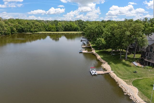 2642 250th Street, De Witt, IA 52472