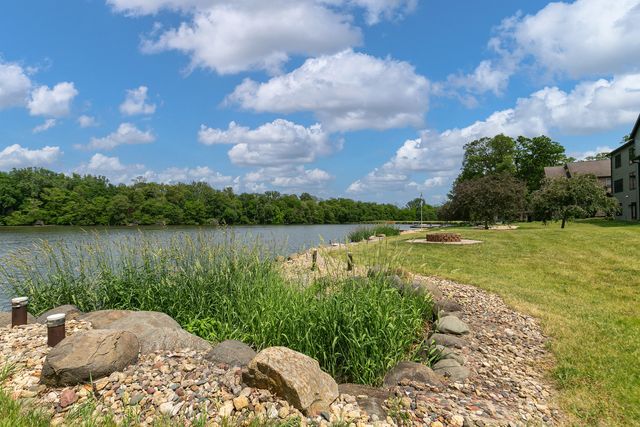 2642 250th Street, De Witt, IA 52472
