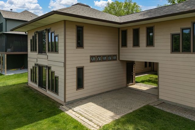 2642 250th Street, De Witt, IA 52472