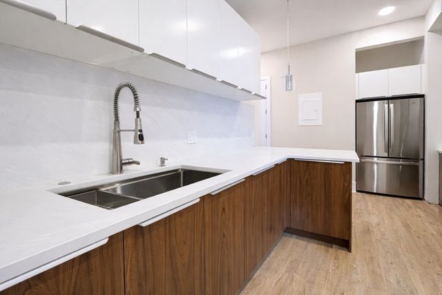 271 Dartmouth St. 2F, Boston, MA 02116