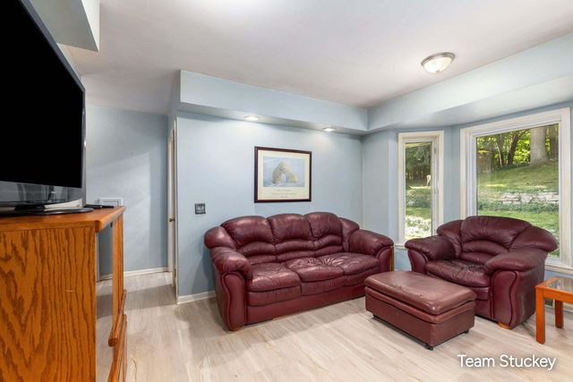 1127 Maplegrove Drive Nw, City Of Grand Rapids, MI 49504