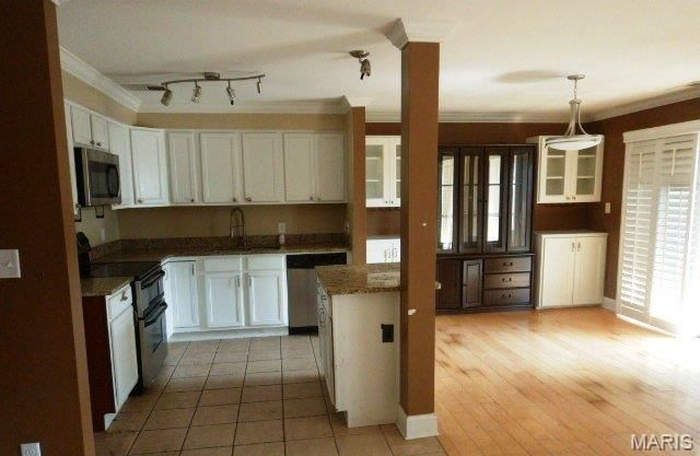 950 E Rue De La Banque L7, St Louis, MO 63141