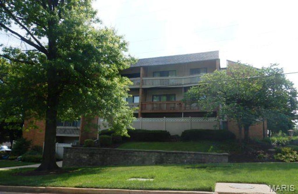 950 E Rue De La Banque L7, St Louis, MO 63141