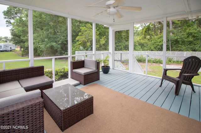107 Pine Needle Circle, Cape Carteret, NC 28584