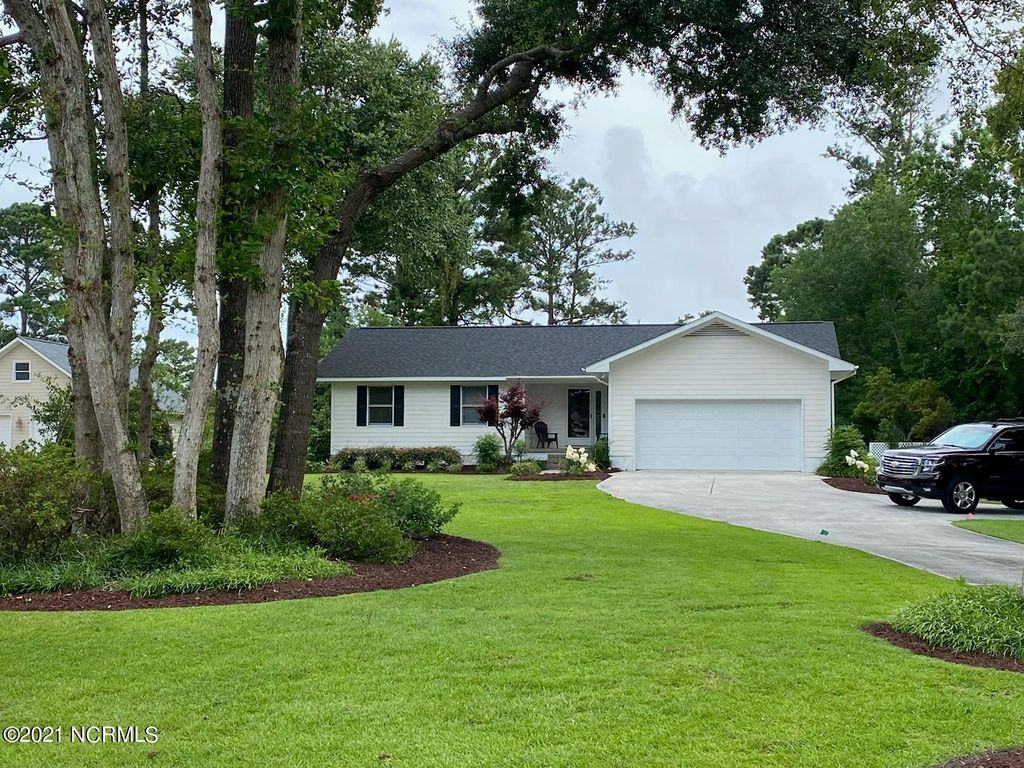 107 Pine Needle Circle, Cape Carteret, NC 28584