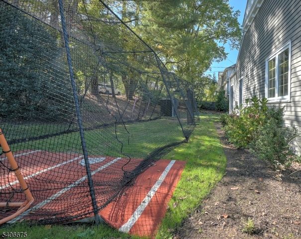 66 Canoe Brook Rd, Millburn Twp., NJ 07078