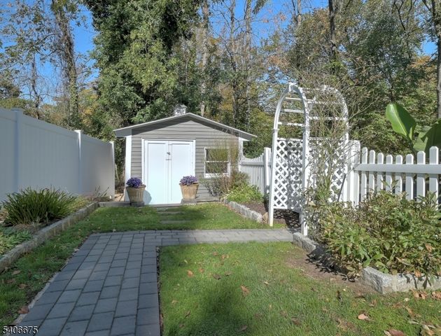 66 Canoe Brook Rd, Millburn Twp., NJ 07078
