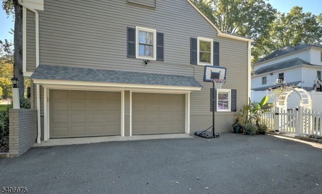 66 Canoe Brook Rd, Millburn Twp., NJ 07078