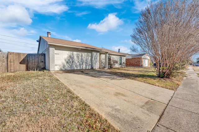 1722 Independence Trail, Grand Prairie, TX 75052