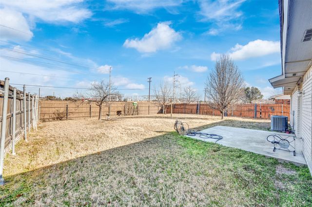1722 Independence Trail, Grand Prairie, TX 75052